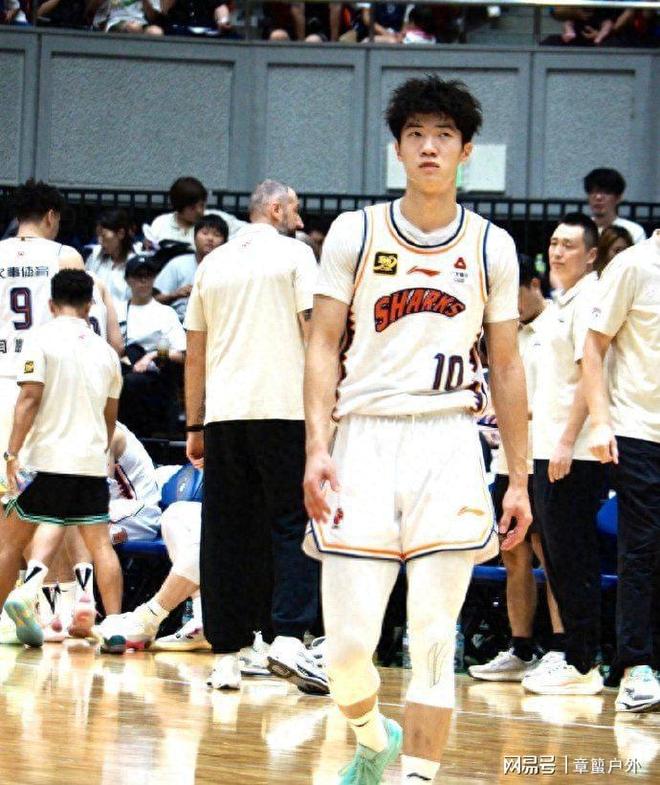 包含上海男篮力克劲敌，豪取连胜势头不减的词条