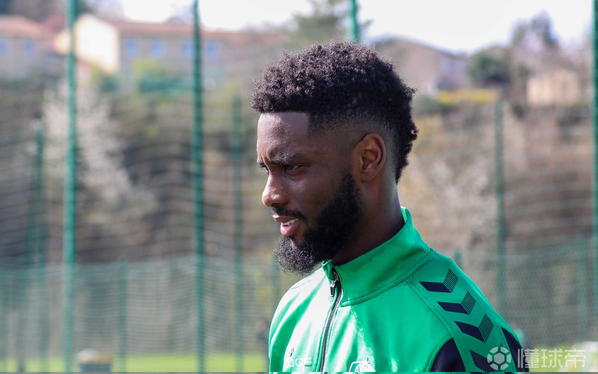 圣埃蒂安宣布引援计划，将加强中场实力的简单介绍