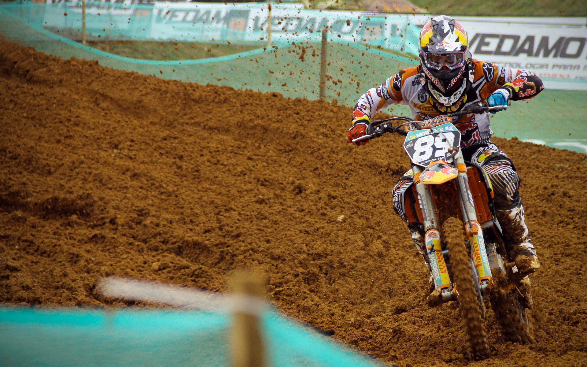 当足球撞上F1，马竞掀翻澳洲神话，奥纳纳赛道接管之夜