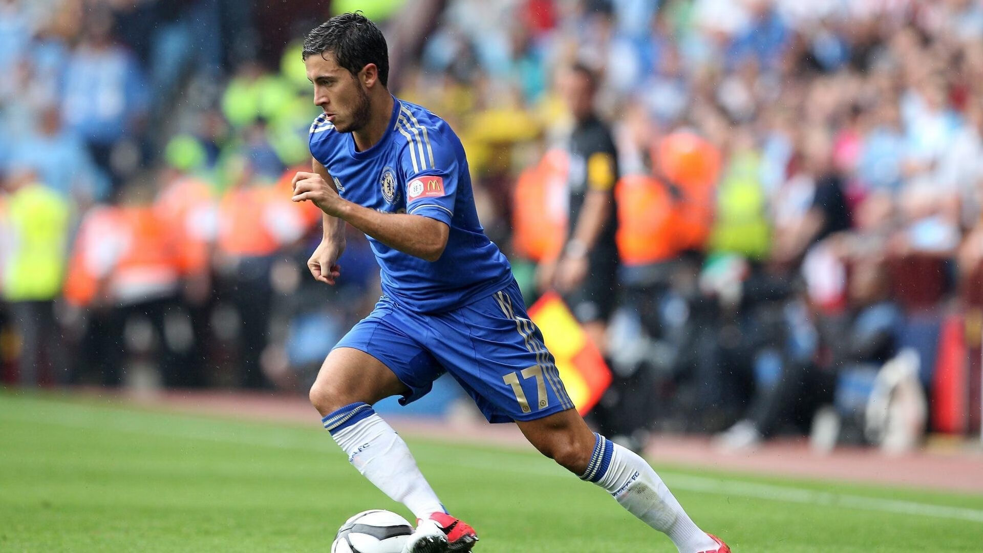 德甲争冠夜，佩德里防守端锁死对手，巴萨天才如何改写拜仁命运？